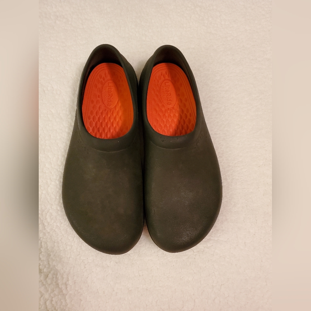 Mens literide by Crocs,  size 12,  black with orange insole. In great condition.